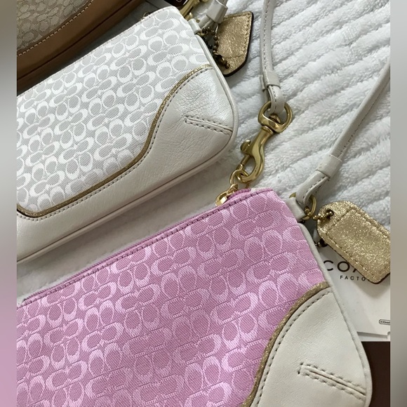 Coach NWT Vintage Womens Signature Pink Wristlet/Wallet - Picture 4 of 8
